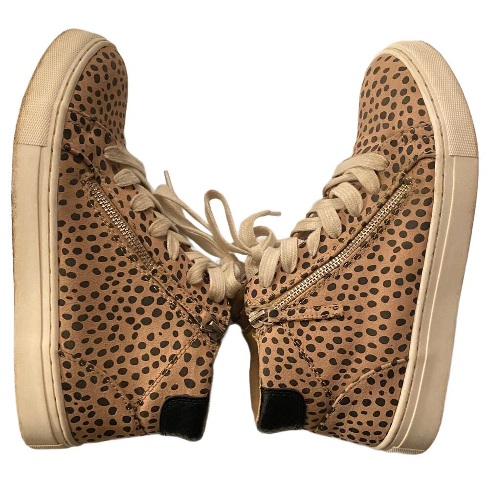 Universal Threads High Tops Animal Print Size 8 Women